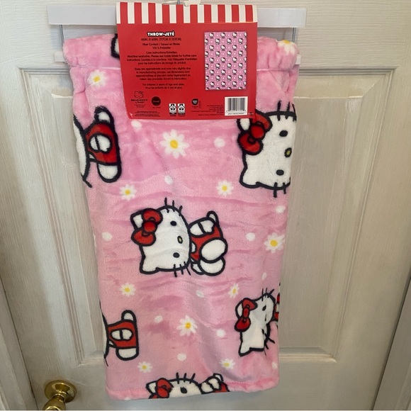 Pink Hello Kitty Blanket - NEW - Picture 6 of 7
